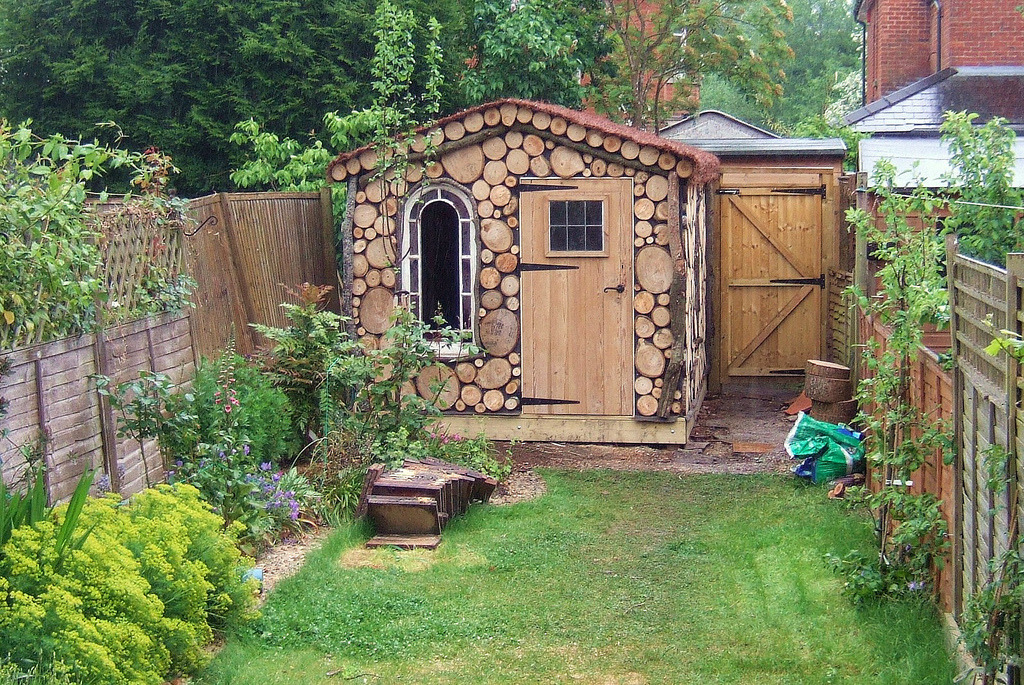 Small garden sheds  44